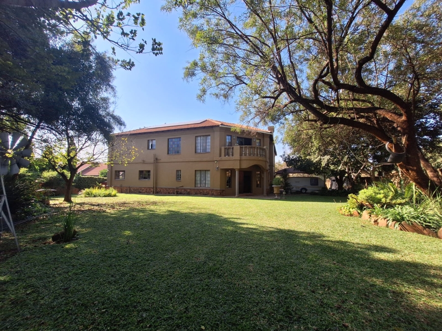 6 Bedroom Property for Sale in Olifantsnek North West